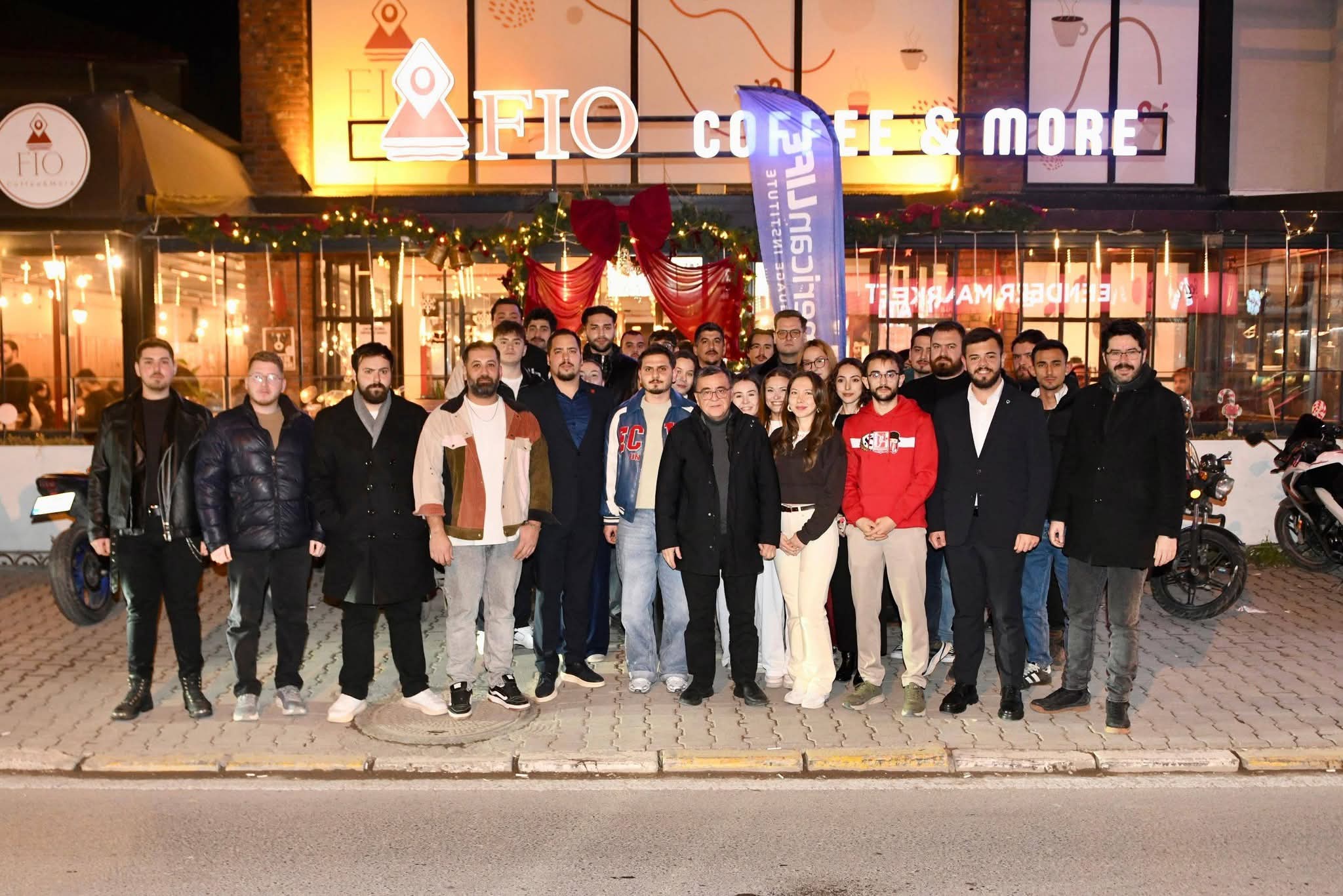 BAŞKAN HAKAN ŞEHİRLİ GENÇLERLE BULUŞTU