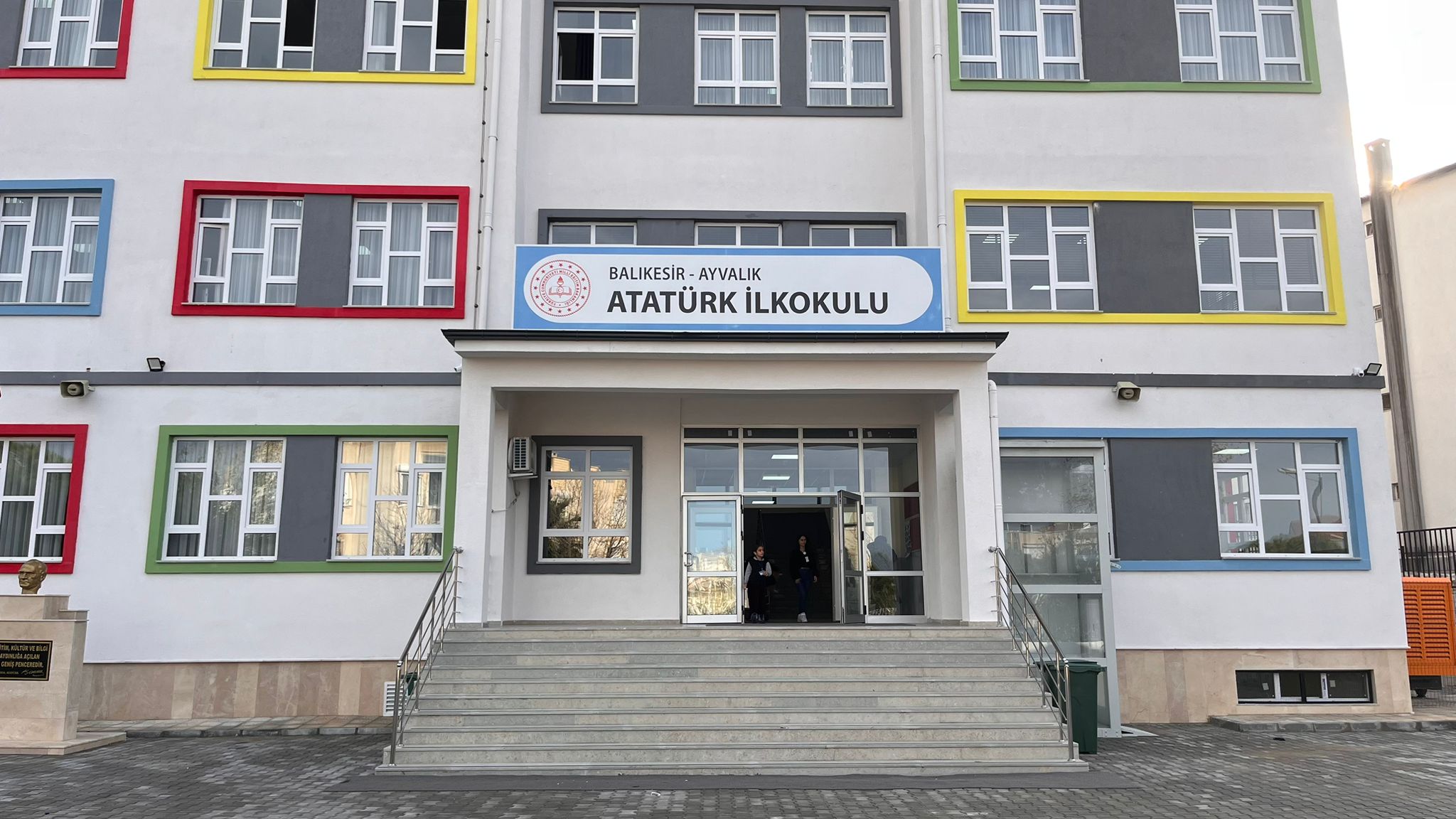 Ayvalık Atatürk İlkokulu Yeni Binasında Eğitim-Öğretime Başladı