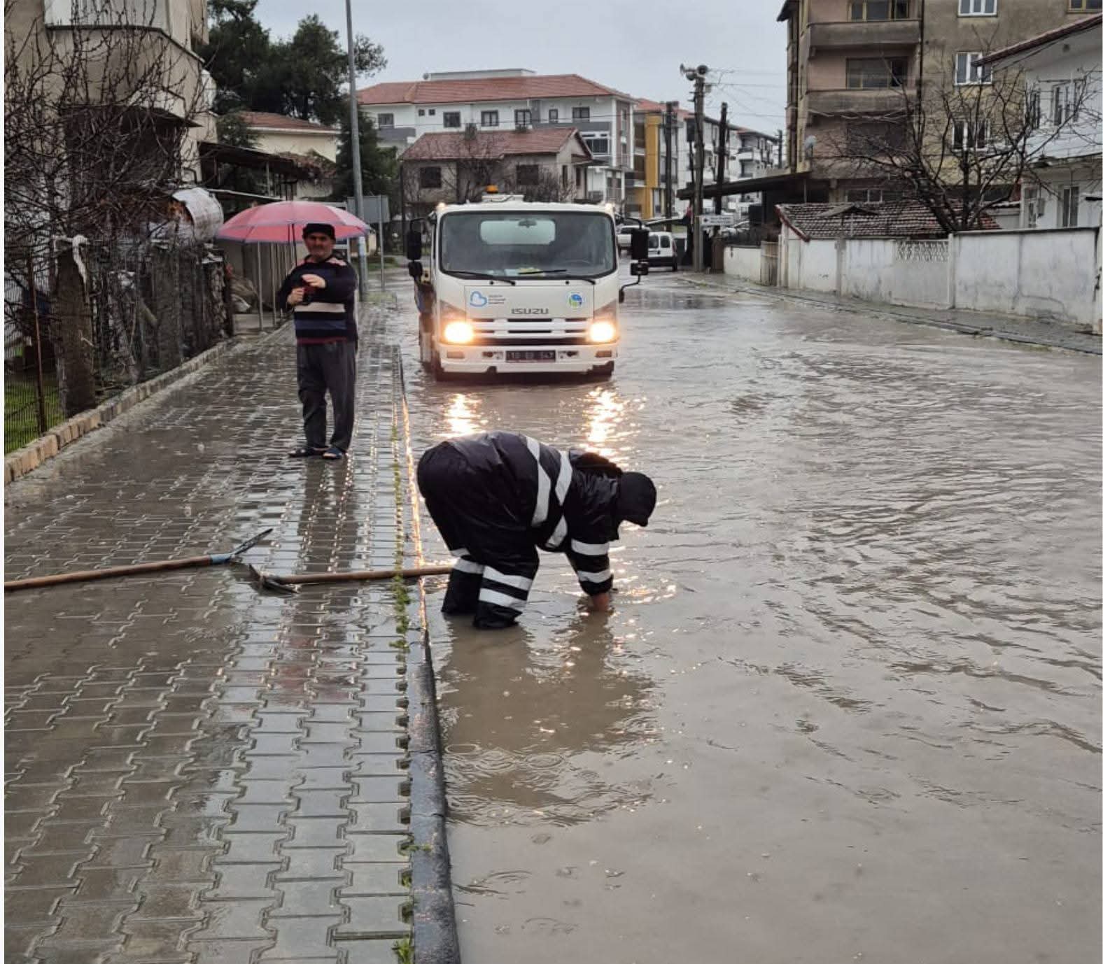 Başkan Akın’ın talimatıyla sahadan ayrılmayan BASKİ tedbiri elden bırakmıyor
