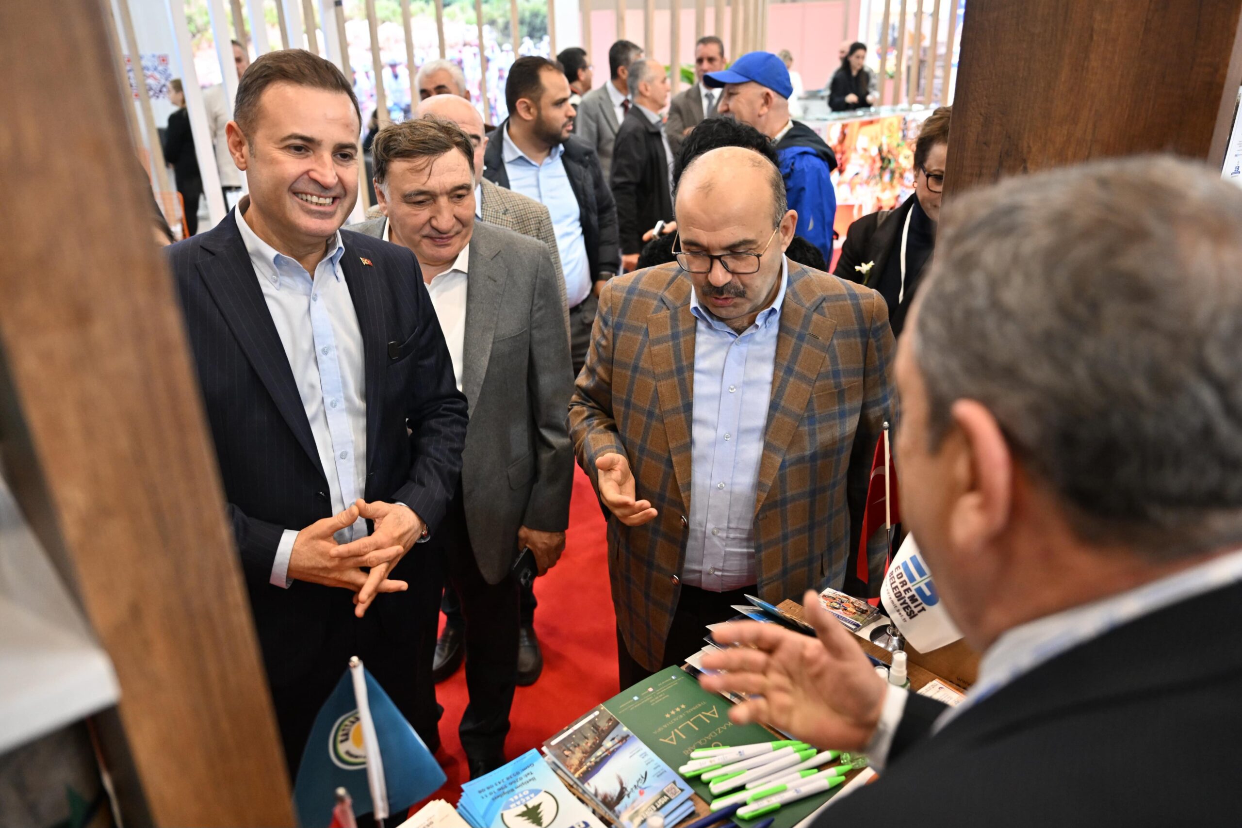 Vali Ustaoğlu, EMITT’te Balıkesir standını ziyaret etti