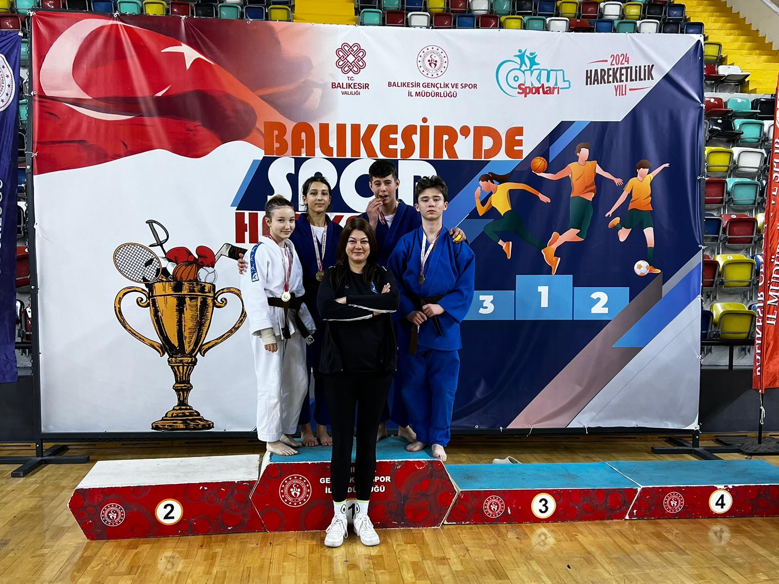 Büyükşehir’in sporcuları güreş ve judoda madalyaları topladı