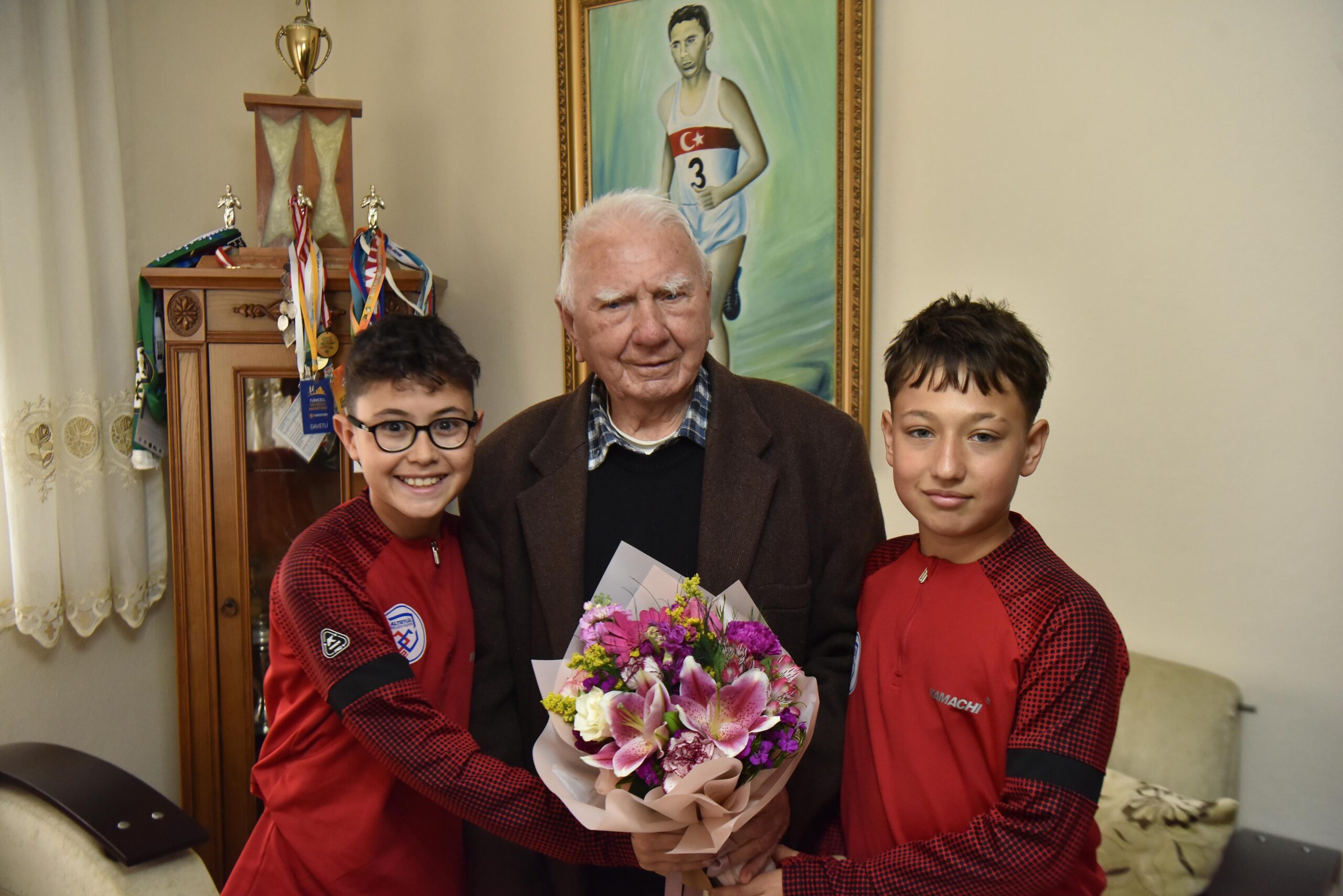 ALTIEYLÜL’DE YAŞLILARA SAYGI HAFTASI’NDA ANLAMLI ZİYARET