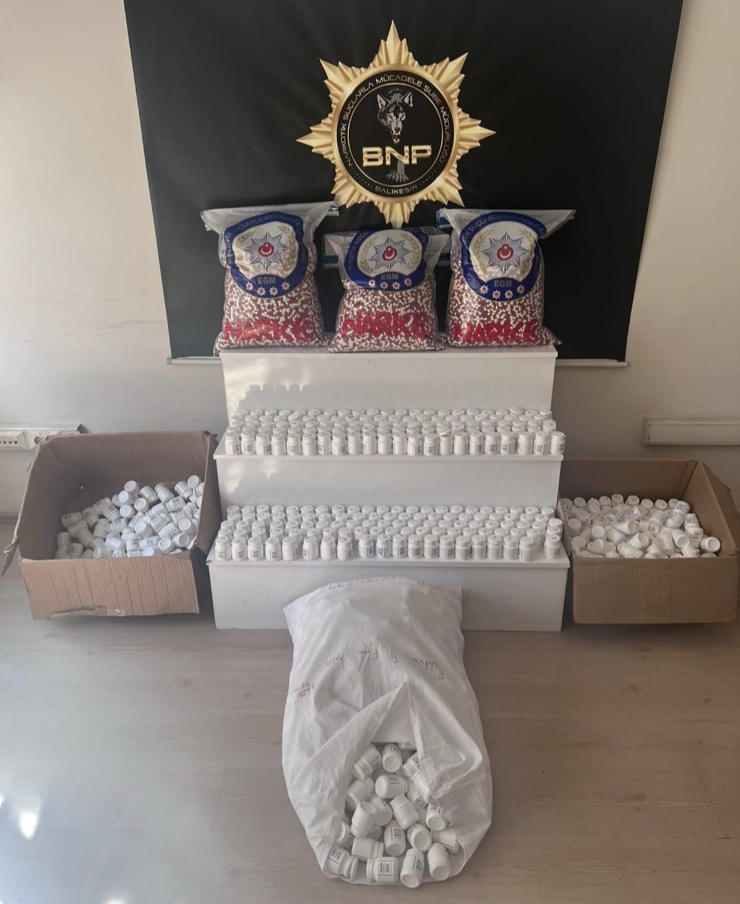 ZEHİR TACİRLERİNE SUÇ ÜSTÜ