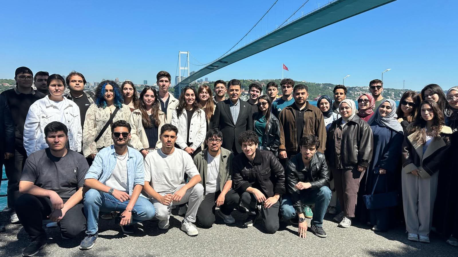 BAÜN’lü Öğrencilerden Çamlıca Kulesi Çıkarması: Bakan Yardımcısı Osman Boyraz’dan Öğrencilere Destek