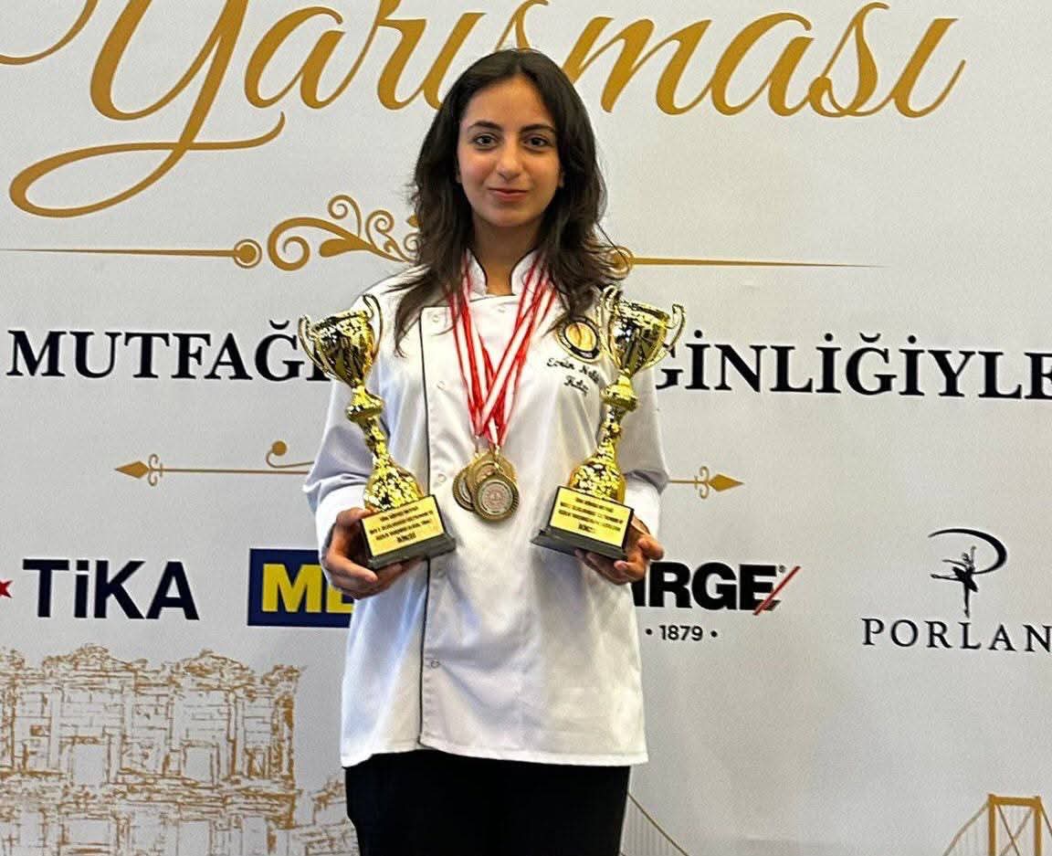 Cunda’nın Genç Şeflerinden Çifte Zafer: Türkiye ve Uluslararası Arenada Balıkesir Gururu