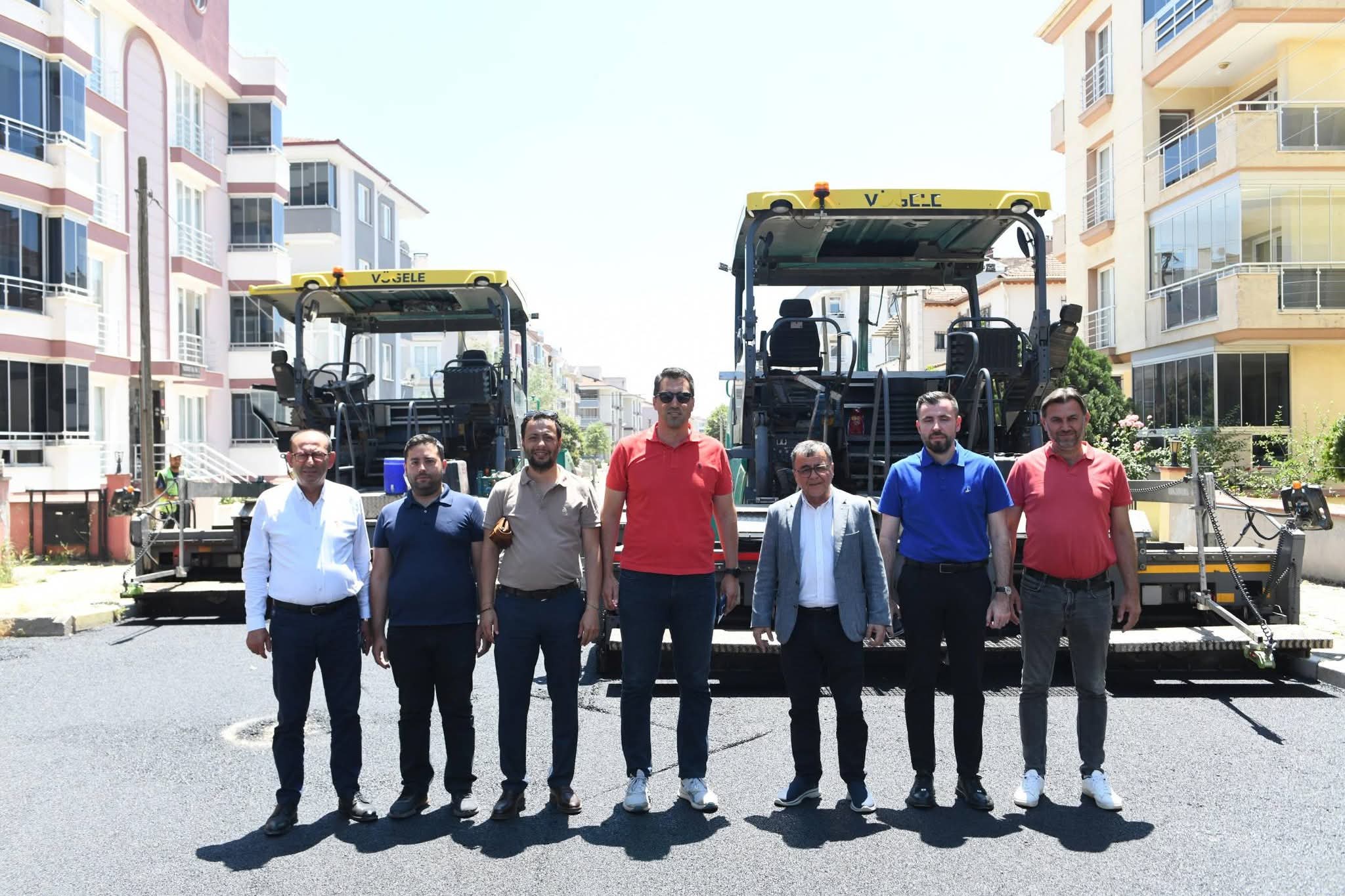 ALTIEYLÜL’DE ASFALT MESAİSİ ARALIKSIZ SÜRÜYOR