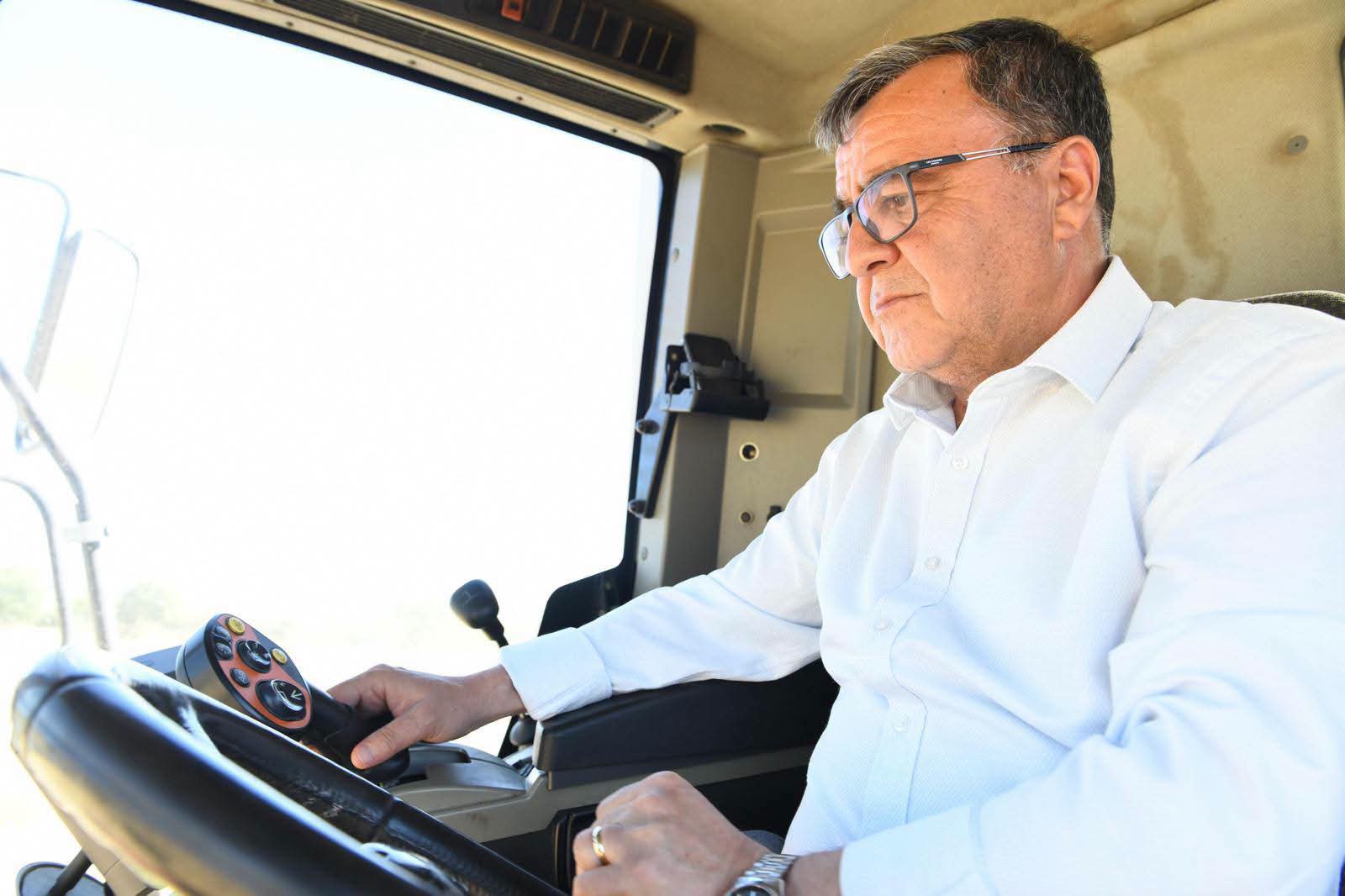 BAŞKAN ŞEHİRLİ DİREKSİYONA GEÇTİ, HASADI BAŞLATTI